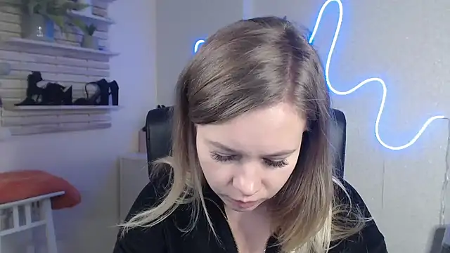 holly xglam online show from December 2024 10:40:01 AM