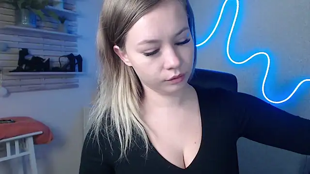 holly xglam online show from December 2024 03:18:02 AM