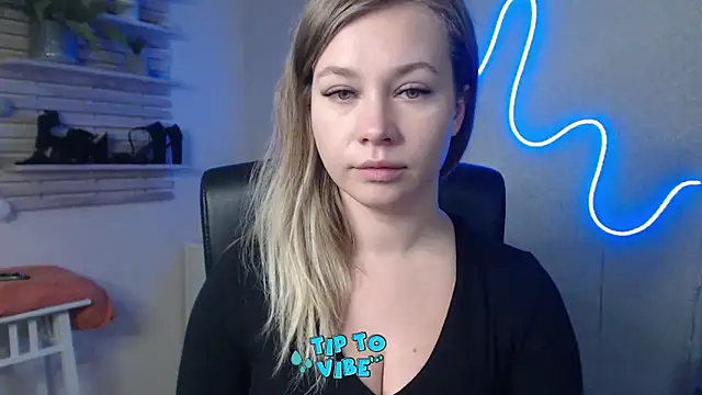 holly xglam online show from December 2024 09:40:02 AM