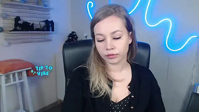 holly xglam online show from December 2024 06:31:02 AM