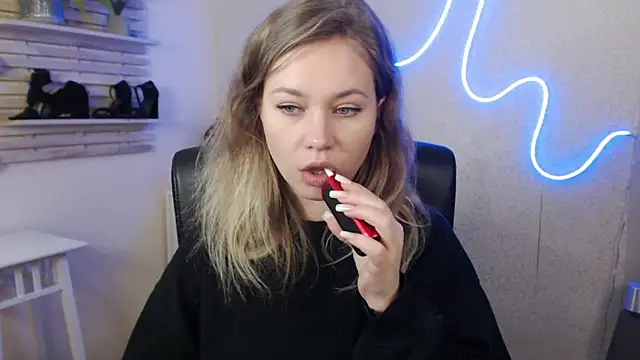 holly xglam online show from January 2025 05:30:01 AM