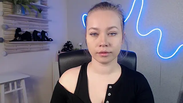 holly xglam online show from February 2025 12:19:02 AM