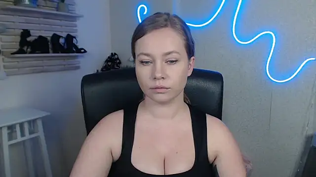 holly xglam online show from February 2025 03:25:01 AM