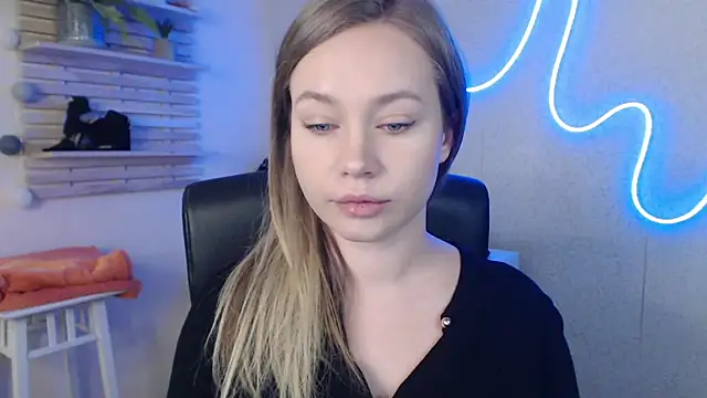 holly xglam online show from March 2025 03:20:01 AM