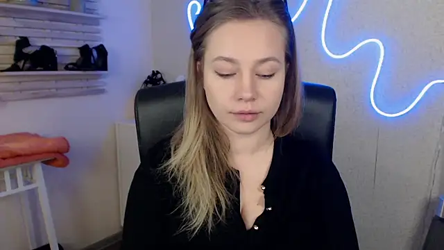 holly xglam online show from March 2025 12:04:02 AM