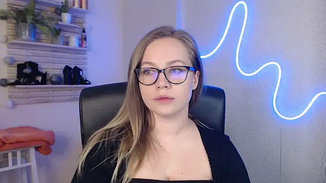 holly xglam online show from March 2025 09:02:02 PM