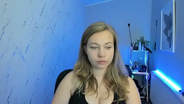 holly xglam online show from September 2025 05:04:02 PM