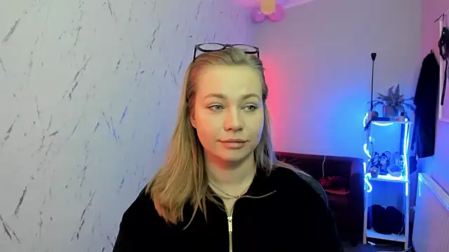 holly xglam online show from February 2026 08:25:01 PM