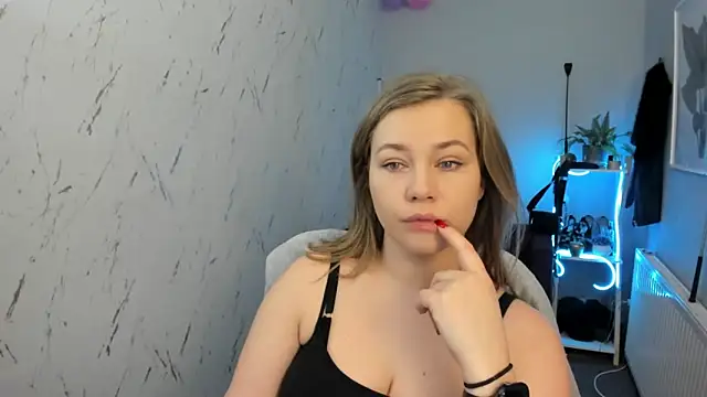 holly xglam online show from February 2026 06:15:02 PM