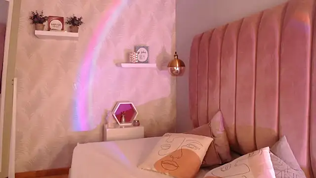 LeenaBrown online show from September 2025 12:43:02 PM