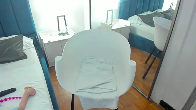 ChannelFox   online show from December 2024 10:53:01 PM