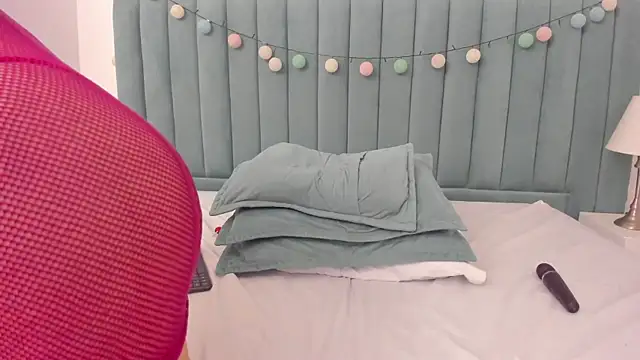 ChannelFox   online show from February 2025 10:09:01 PM