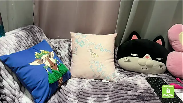 Unique-Beauty online show from November 2025 05:45:02 PM