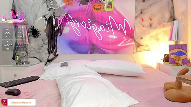 Miagiorgia  online show from October 2025 07:03:02 PM