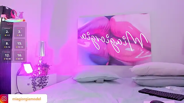 Miagiorgia  online show from April 2026 05:28:01 PM