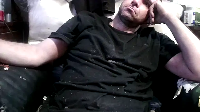 Snapshot of robeaulieu02 chatting on January 2025 07:43:01 PM robeaulieu02 online show from January 2025 07:43:01 PM