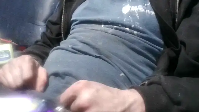 Snapshot of robeaulieu02 chatting on January 2025 01:05:01 PM robeaulieu02 online show from January 2025 01:05:01 PM