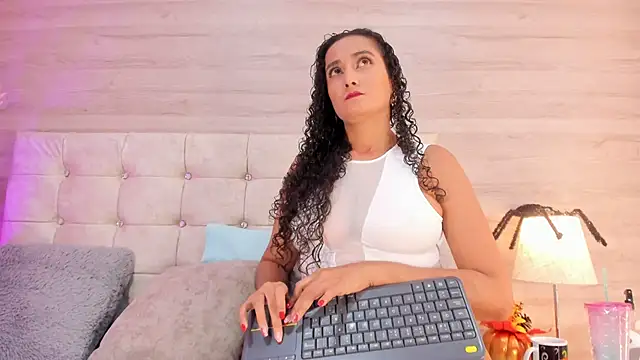 Holyjacky  online show from October 2025 12:00:02 PM