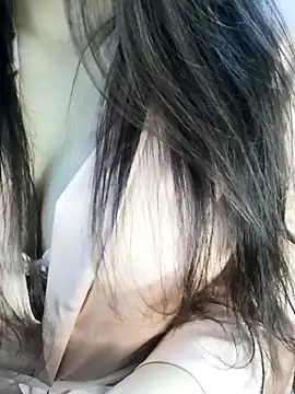 Snapshot of _Linez_ chatting on December 2025 04:56:01 PM Linez online show from December 2025 04:56:01 PM