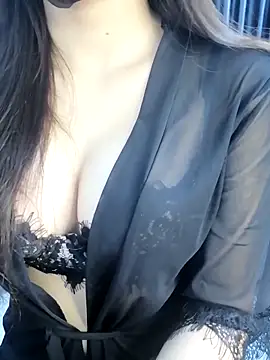 Snapshot of _Linez_ chatting on December 2025 06:01:02 PM Linez online show from December 2025 06:01:02 PM