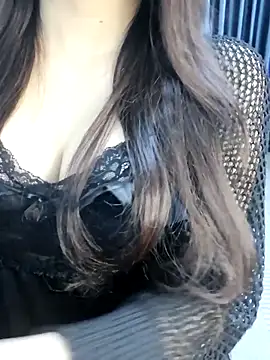 Snapshot of _Linez_ chatting on December 2025 04:45:02 PM Linez online show from December 2025 04:45:02 PM