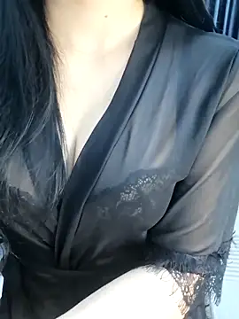 Snapshot of _Linez_ chatting on February 2026 06:00:02 PM Linez online show from February 2026 06:00:02 PM