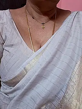 ananya956 online show from February 2026 06:33:02 AM