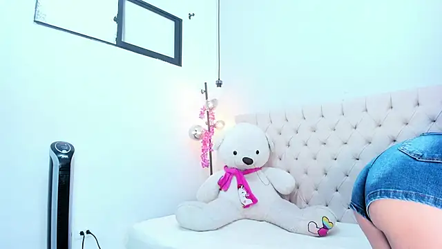 Victoria Coleman online show from October 2025 07:34:01 PM