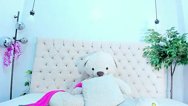 Victoria Coleman online show from November 2025 07:13:01 PM