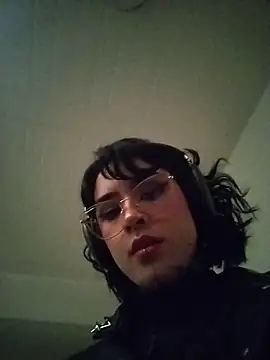 taaylor33 online show from February 2026 06:04:02 PM