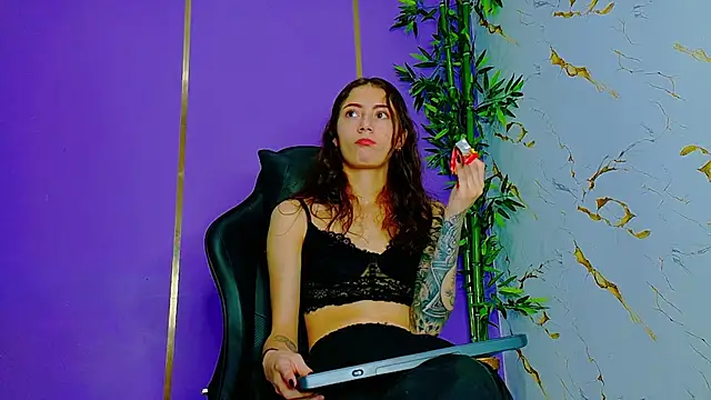 scarlet-jonesx online show from September 2025 12:16:01 AM