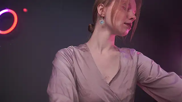 ginger hugs online show from January 2026 10:01:02 PM