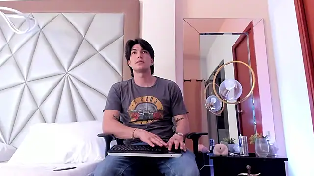 Karimferrer online show from December 2024 04:22:01 AM