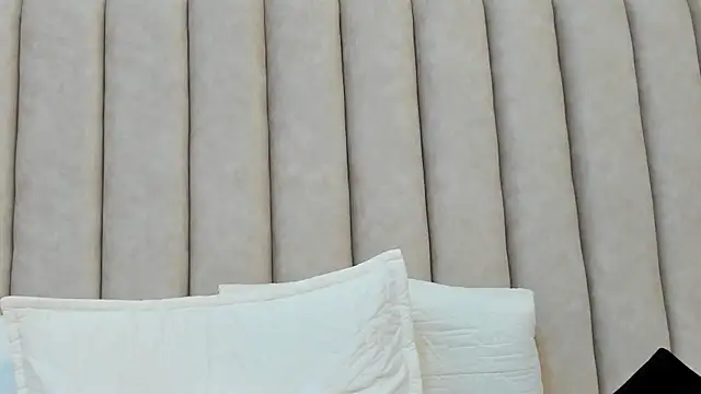 Snapshot of FreyaMoller chatting on January 2025 10:32:02 PM FreyaMoller online show from January 2025 10:32:02 PM