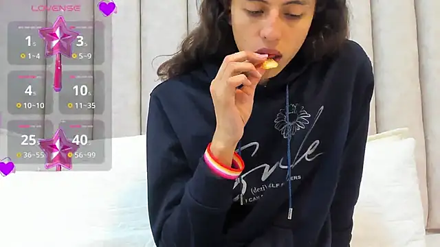 Snapshot of FreyaMoller chatting on February 2025 07:16:02 PM FreyaMoller online show from February 2025 07:16:02 PM