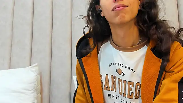 Snapshot of FreyaMoller chatting on February 2025 05:14:01 PM FreyaMoller online show from February 2025 05:14:01 PM