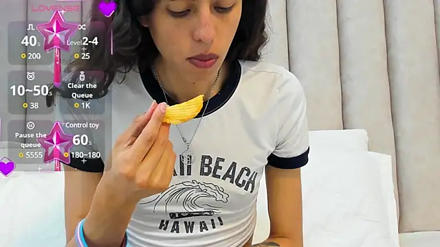 Snapshot of FreyaMoller chatting on February 2025 08:47:02 PM FreyaMoller online show from February 2025 08:47:02 PM