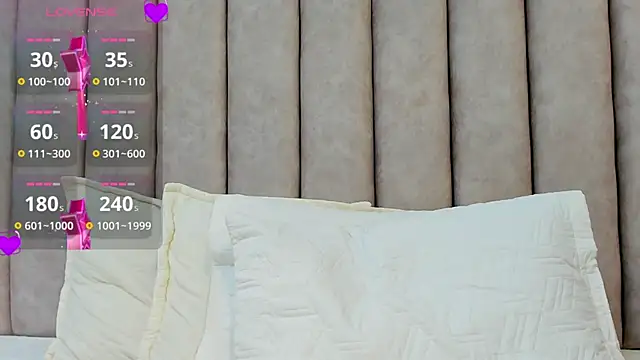 Snapshot of FreyaMoller chatting on February 2025 06:24:02 PM FreyaMoller online show from February 2025 06:24:02 PM