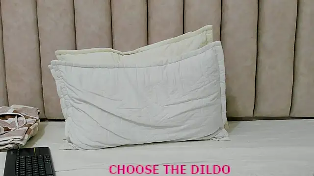 Snapshot of FreyaMoller chatting on September 2025 06:44:02 PM FreyaMoller online show from September 2025 06:44:02 PM