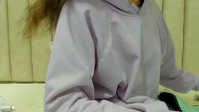 Snapshot of FreyaMoller chatting on October 2025 06:19:02 PM FreyaMoller online show from October 2025 06:19:02 PM