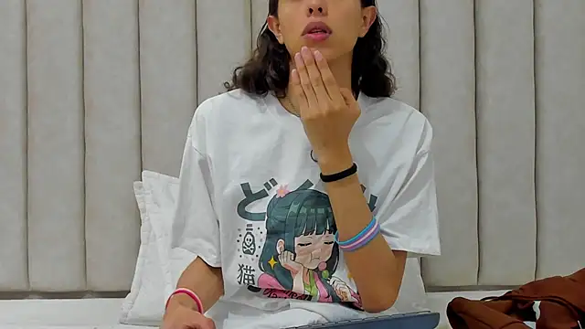 Snapshot of FreyaMoller chatting on October 2025 07:15:01 PM FreyaMoller online show from October 2025 07:15:01 PM