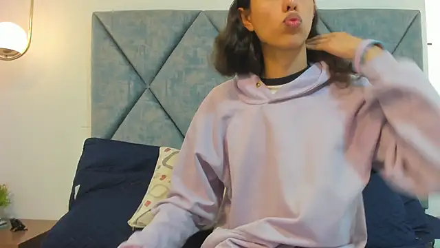 Snapshot of FreyaMoller chatting on October 2025 05:35:02 PM FreyaMoller online show from October 2025 05:35:02 PM