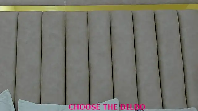 Snapshot of FreyaMoller chatting on November 2025 06:52:01 PM FreyaMoller online show from November 2025 06:52:01 PM