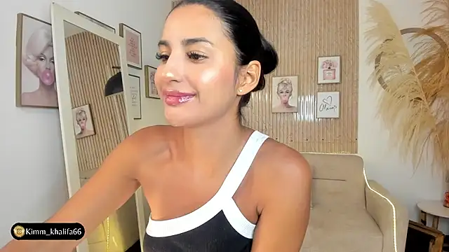 Snapshot of Kimm_khalifa chatting on January 2025 07:26:02 PM Kimm khalifa online show from January 2025 07:26:02 PM