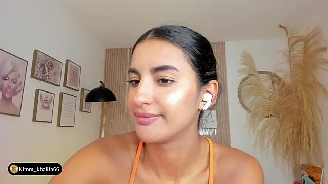 Snapshot of Kimm_khalifa chatting on February 2025 04:32:02 AM Kimm khalifa online show from February 2025 04:32:02 AM