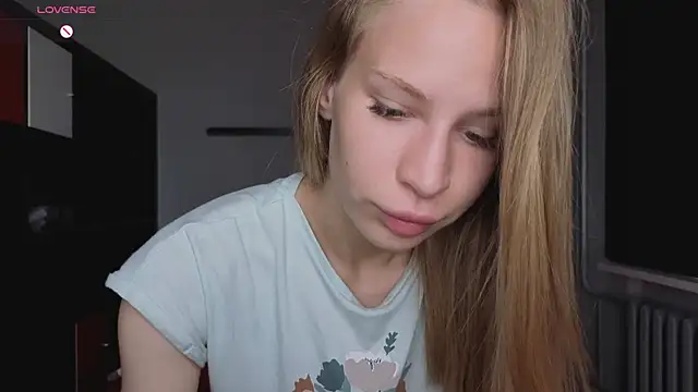 Elis Fox online show from June 2026 08:09:02 AM