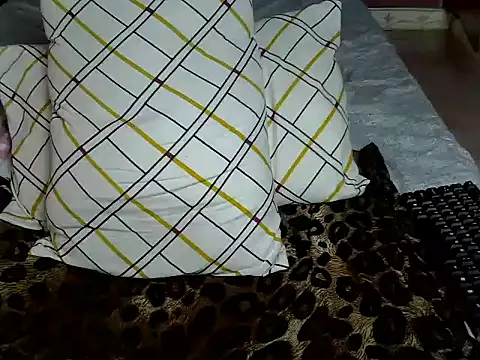 Queen petite  online show from September 2025 05:35:02 PM