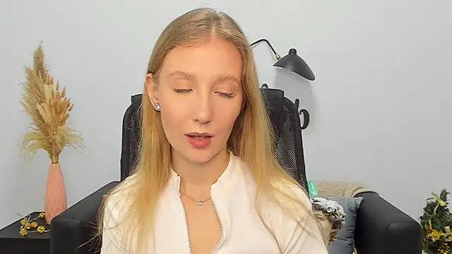 LolaWilsons online show from December 2024 01:36:02 PM