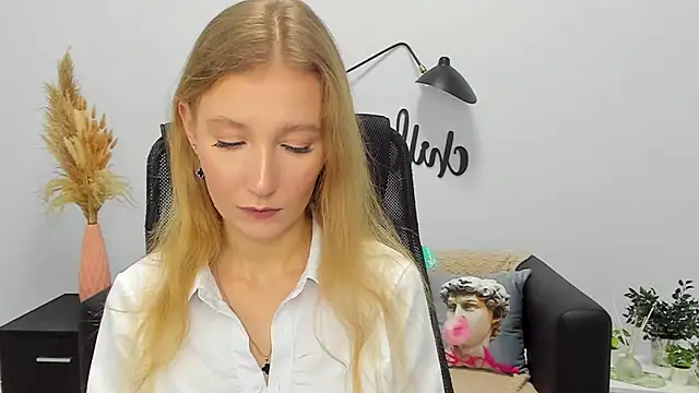 LolaWilsons online show from January 2025 09:44:02 AM