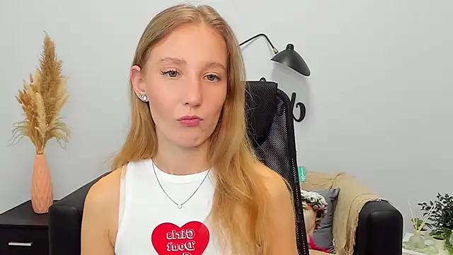 LolaWilsons online show from February 2025 12:36:02 PM